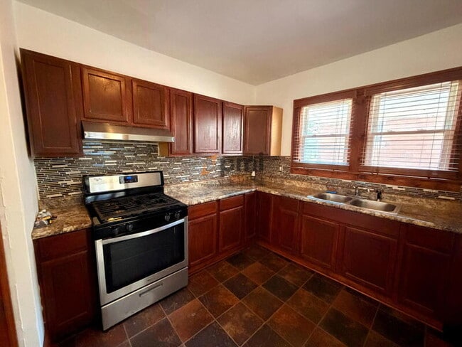 Building Photo - 215 N Woodland Ave