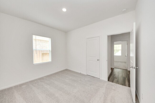 Building Photo - 10306 Valley Vista Dr