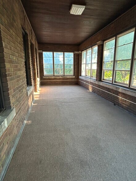 3 season porch - 417 2nd Ave SE