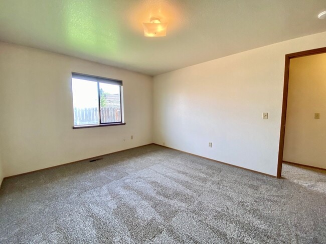 Building Photo - 3219-3219 Vincenta Dr