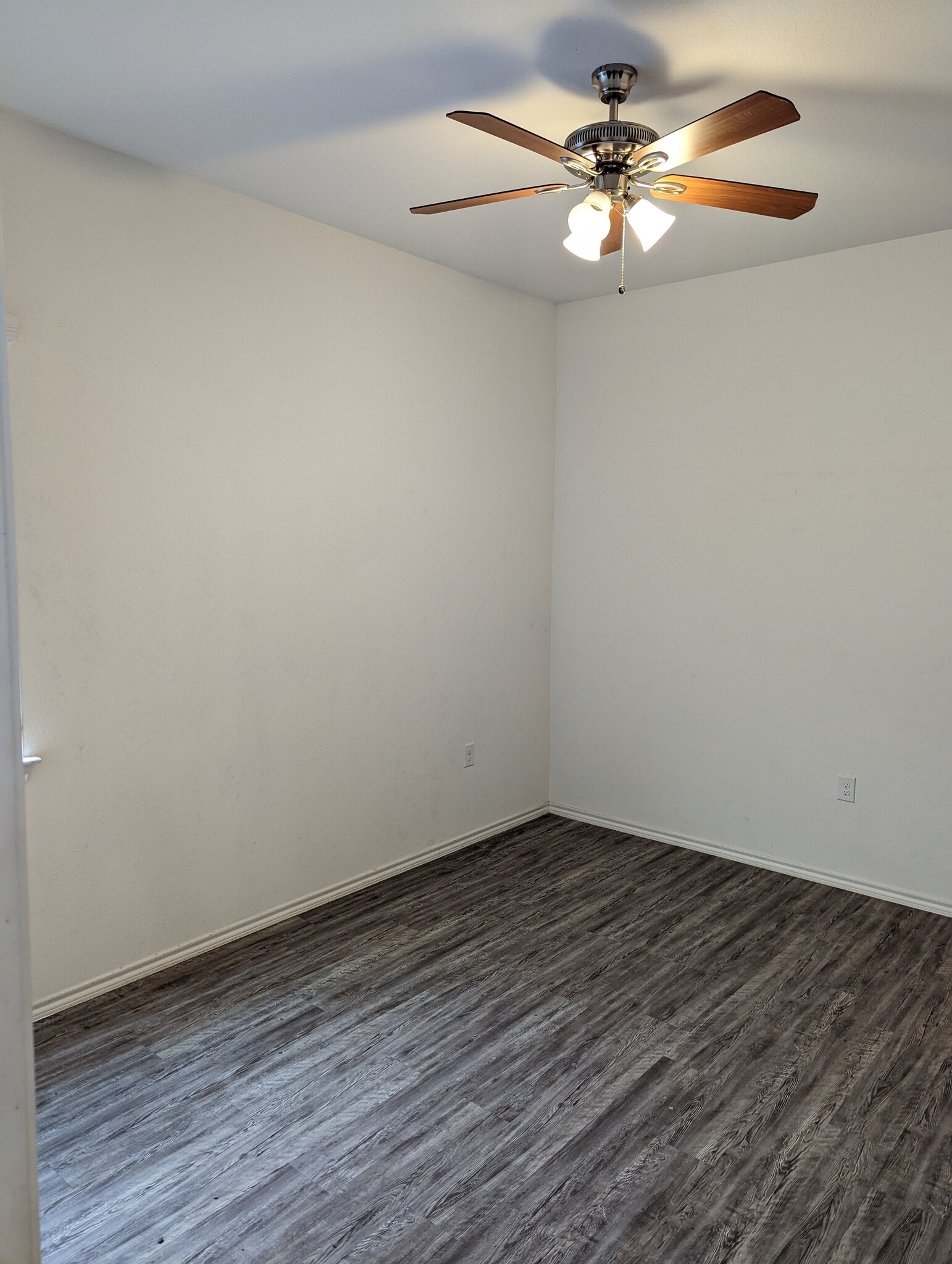 Building Photo - 802 Hallie Cv