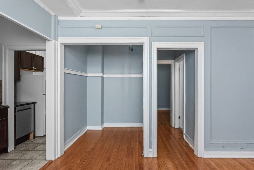 Building Photo - 1361 W Estes Ave