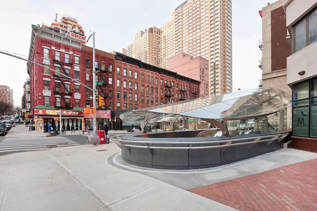 Building Photo - 329 E 94th St