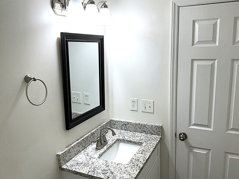 Building Photo - 7210 Quail Hunt Dr