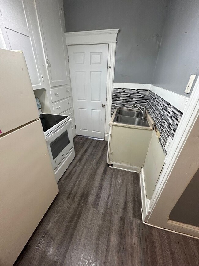 Building Photo - 721 California Ave