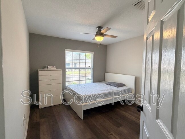 Building Photo - 8833 Cypress Hammock Dr