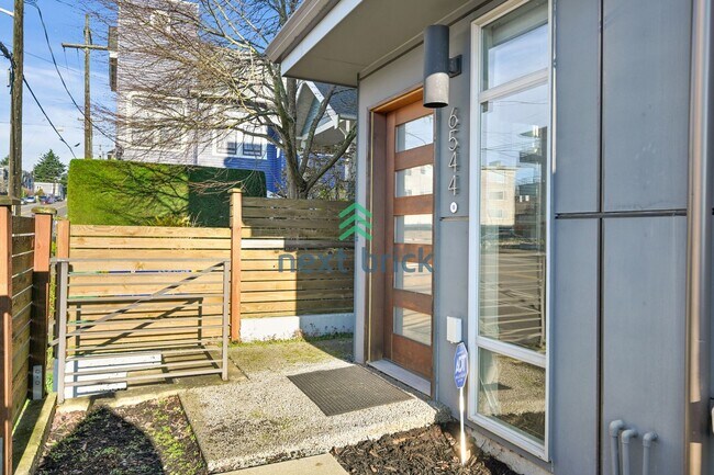 Building Photo - 3 BED & 2.5 BATH SINGLE FAMILY HOUSE FOR RENT