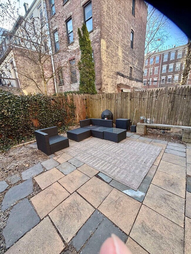 Building Photo - 204 Warren St