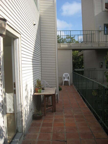 Balcony 2 - 3115 Tom Green St