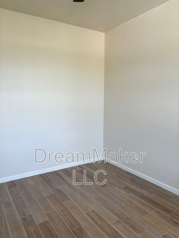 Building Photo - 3002 Holw Crst Ln