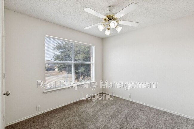 Building Photo - 1400 Caleo Dr