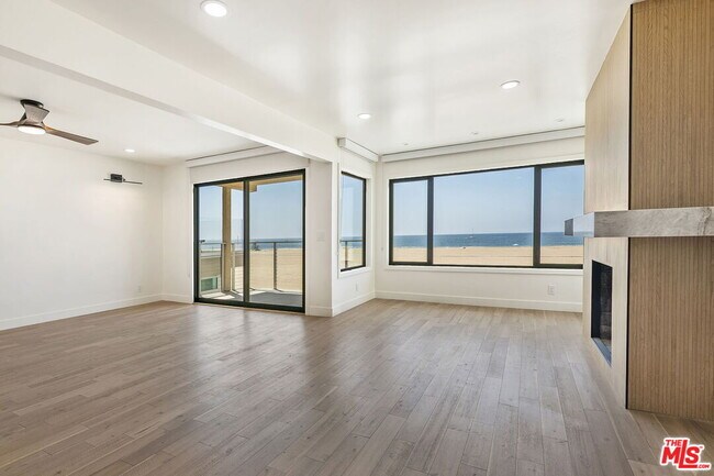 Building Photo - 6405 Ocean Front Walk