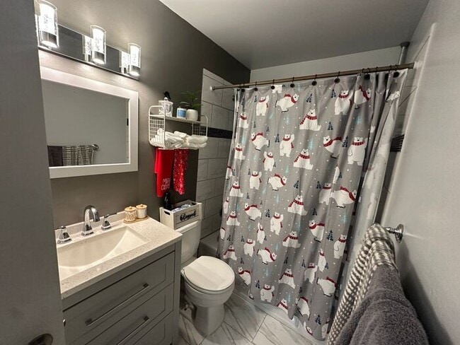 Building Photo - 250 Devere Way