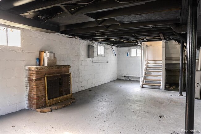 Building Photo - 21200 Collingham Ave