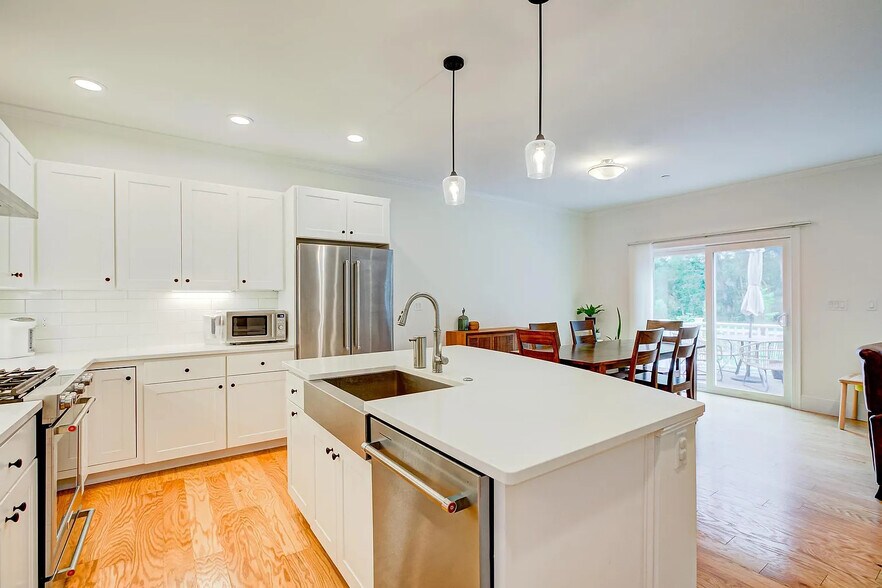 Building Photo - 23 Lily Pond Ln