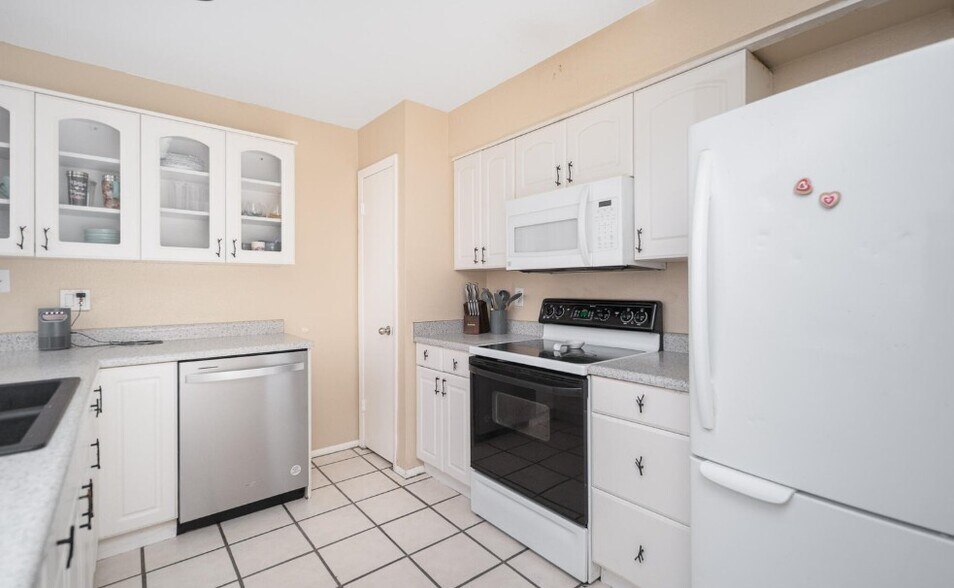 Kitchen - 8140 N 107th Ave