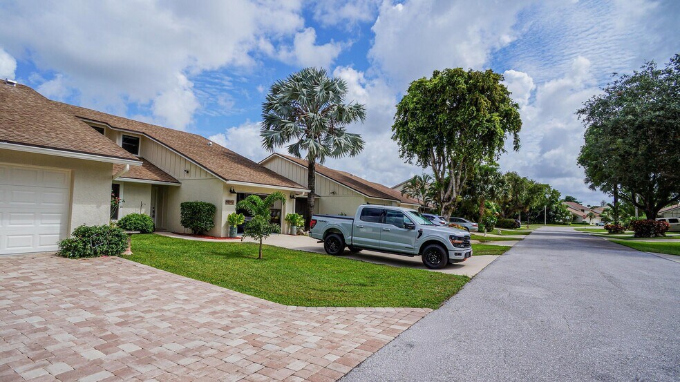 Building Photo - 11894 Donlin Dr