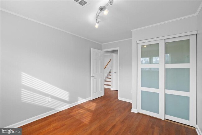 Building Photo - 7845 Brompton St