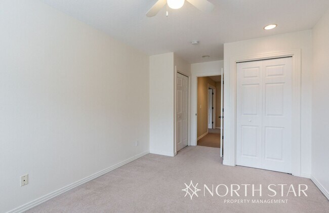 Building Photo - Spacious Elegance in Lake Oswego