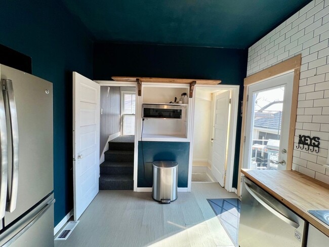 Building Photo - Huge Home Full of Character in the heart of MHK