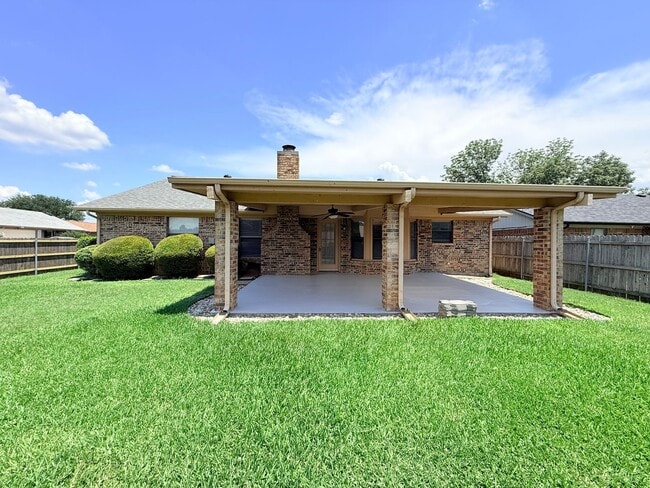Building Photo - 8041 Miles Dr