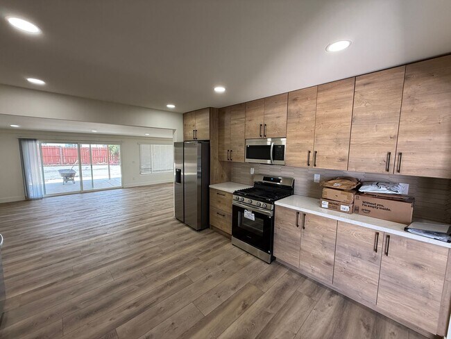 Building Photo - 5127 E Falls View Dr