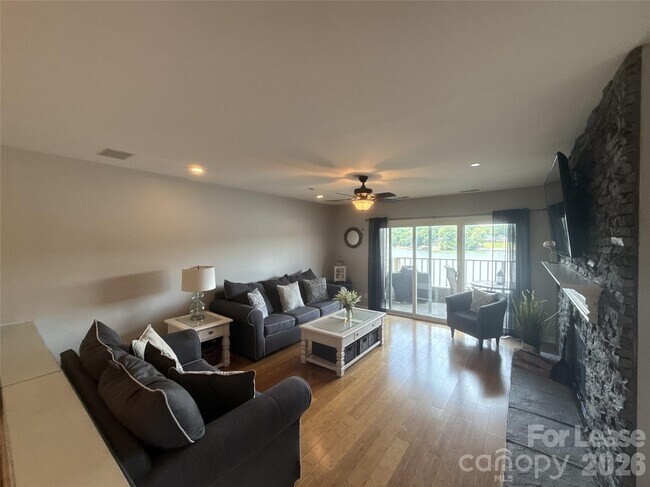 Building Photo - 9817 Emerald Point Dr