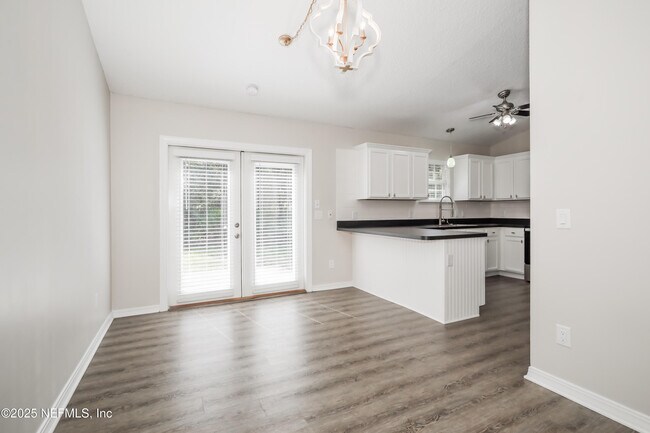 Building Photo - 429 Crescent Blvd