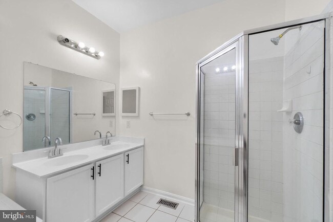 Building Photo - 111 Cavenrock Ct