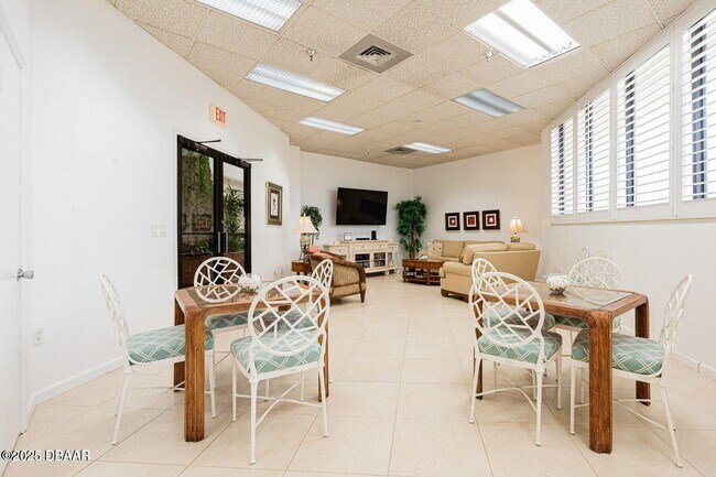Building Photo - 3023 S Atlantic Ave