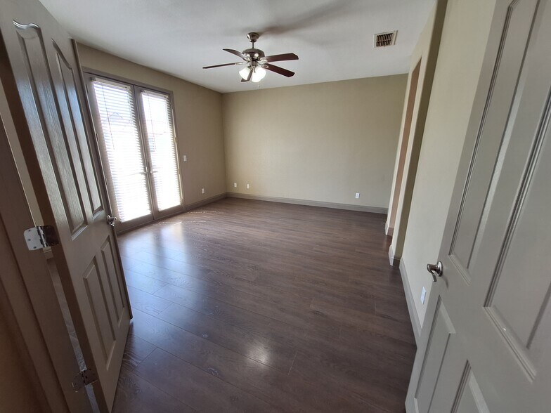 Building Photo - 5424 Knotty Pine Way