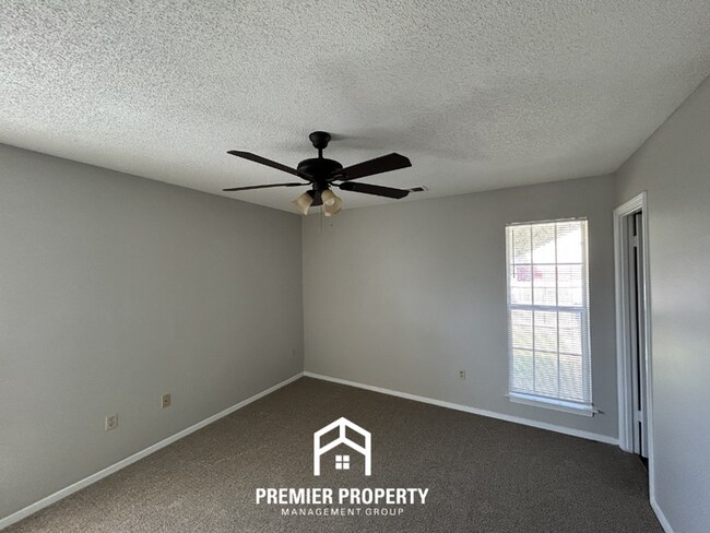 Building Photo - Cozy 3BR/1.5BA Horn Lake Home | Vaulted Ceilings & Bay Window Kitchen