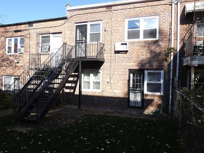 Building Photo - "Spacious 3-Bedroom Gem with Granite Accen...