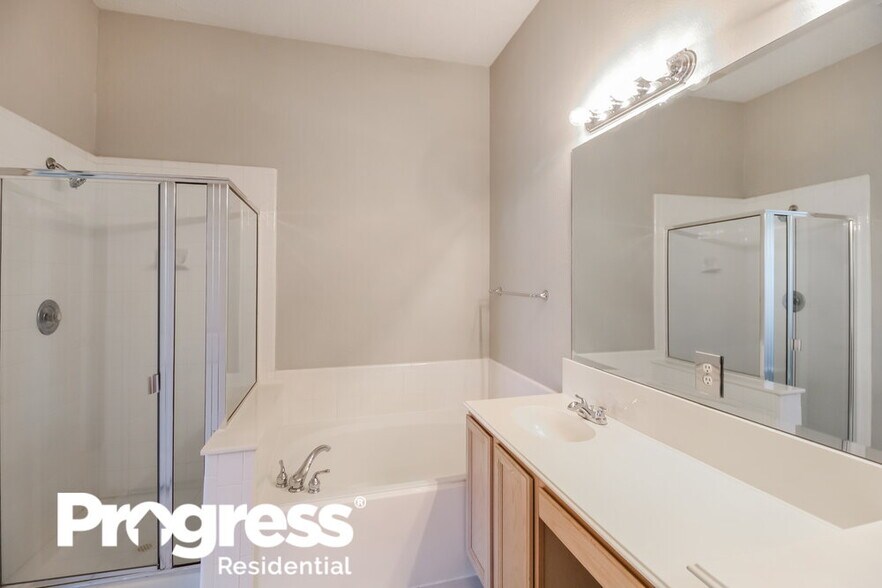 Building Photo - 828 Pinnacle Cir