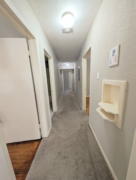 Building Photo - 307 San Angelo