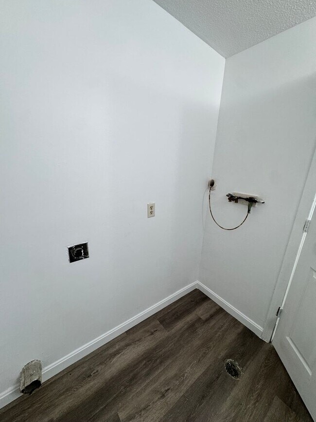 Building Photo - 17 Basset street