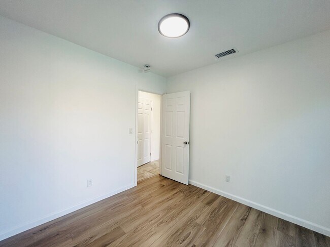 Building Photo - 7358 Balcom Ave