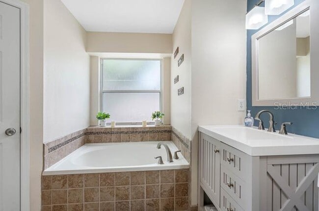 Building Photo - 2301 Millcreek Ct