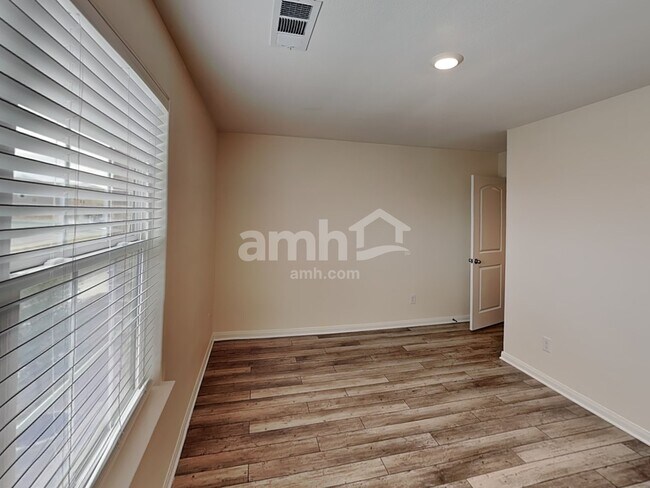Building Photo - 1126 Treeta Trail