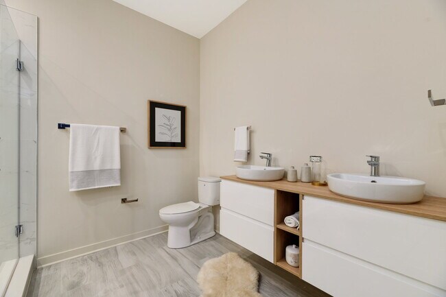 Building Photo - 790 E Irving Park Rd