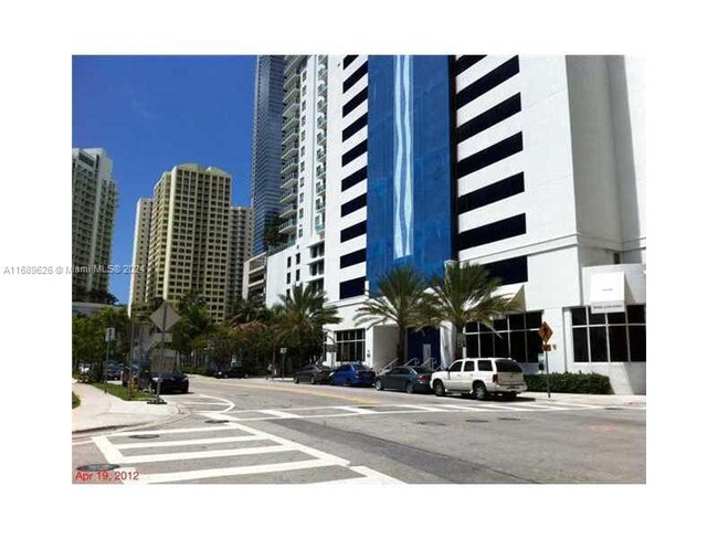 Building Photo - 1200 Brickell Bay Dr