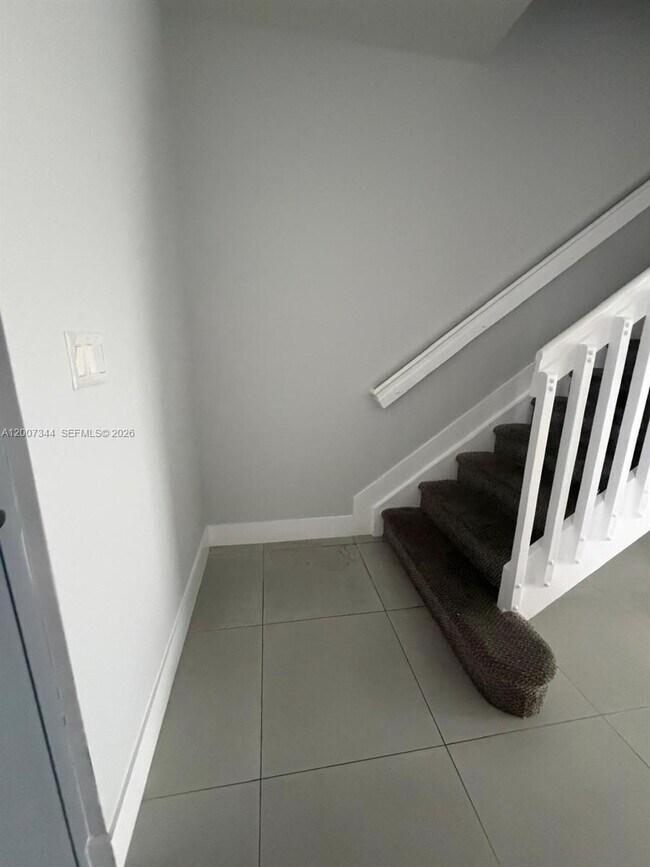 Building Photo - 381 E 50th St