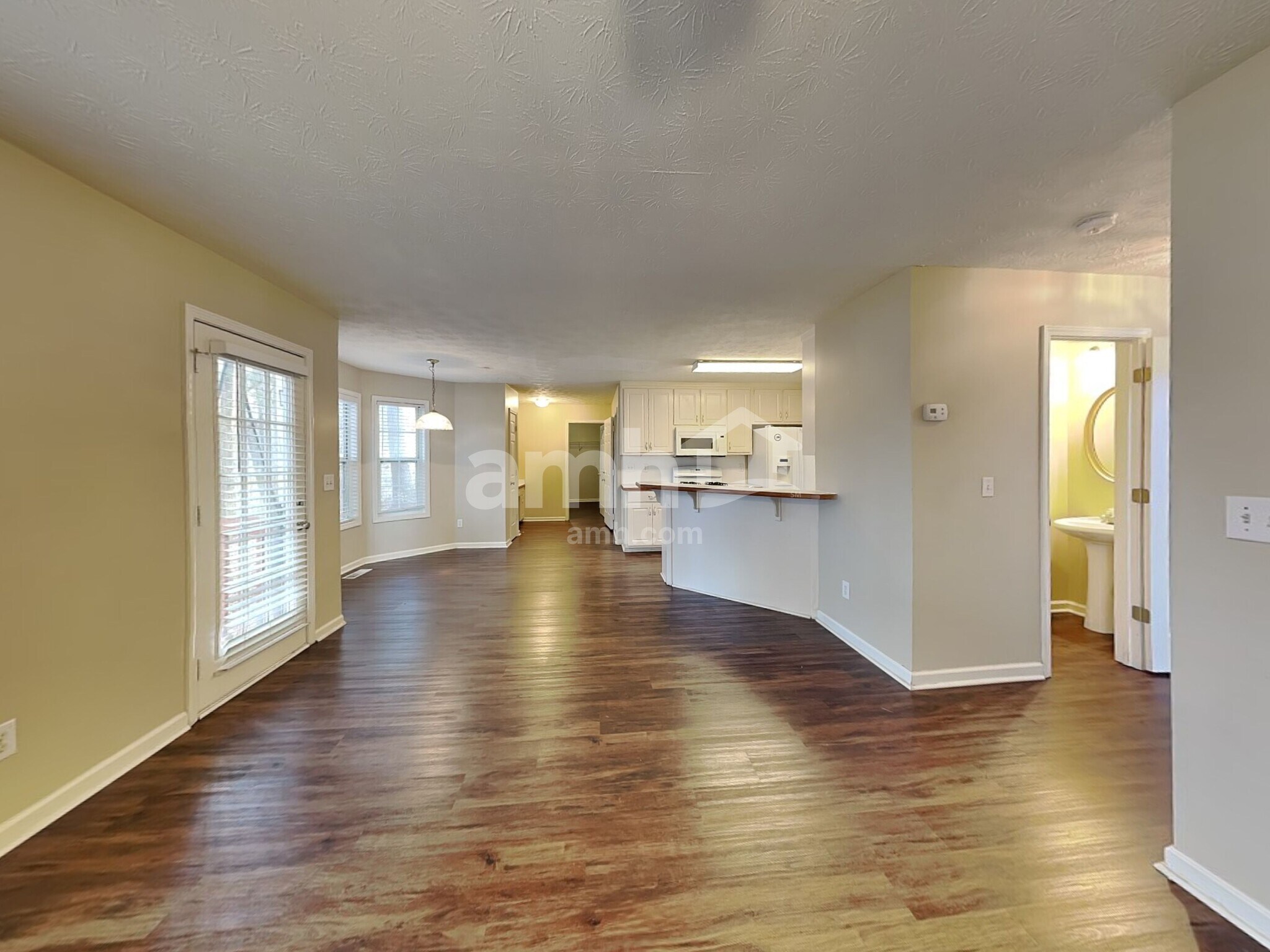 Building Photo - 682 Simon Park Cir