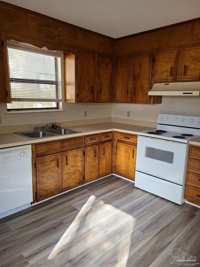 Building Photo - 323 E Olive Rd
