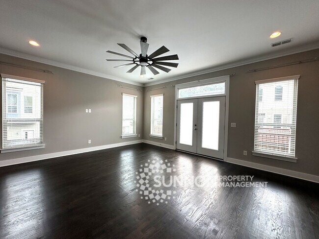 Building Photo - Beautiful 3-Story Townhome in the Heart of the Arts District
