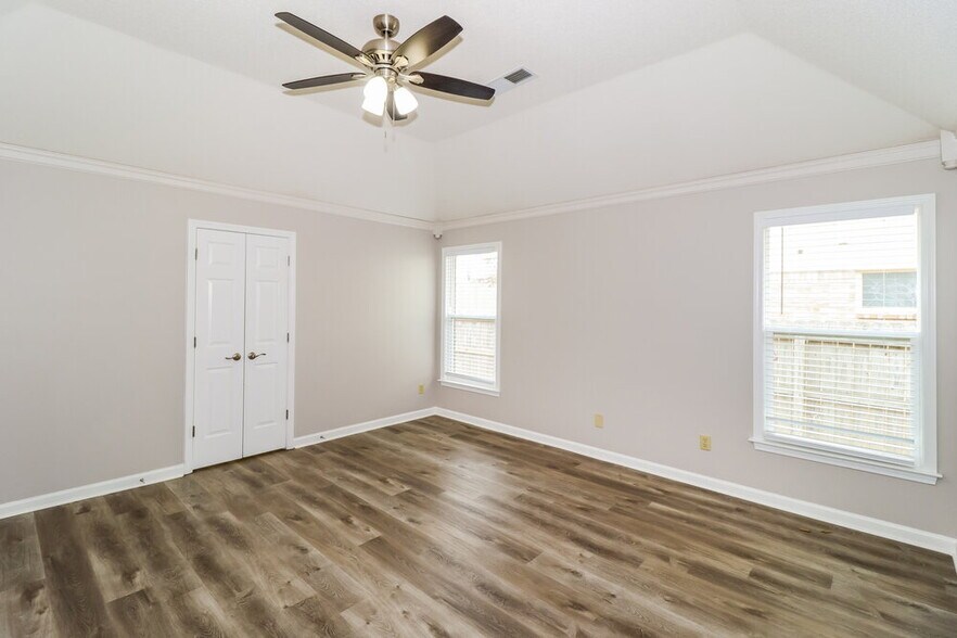 Building Photo - 9355 Helmsley Dr