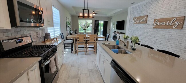 Building Photo - 11637 SW Lyra Dr.