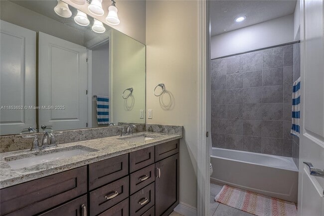 Building Photo - 4658 Greenway Dr