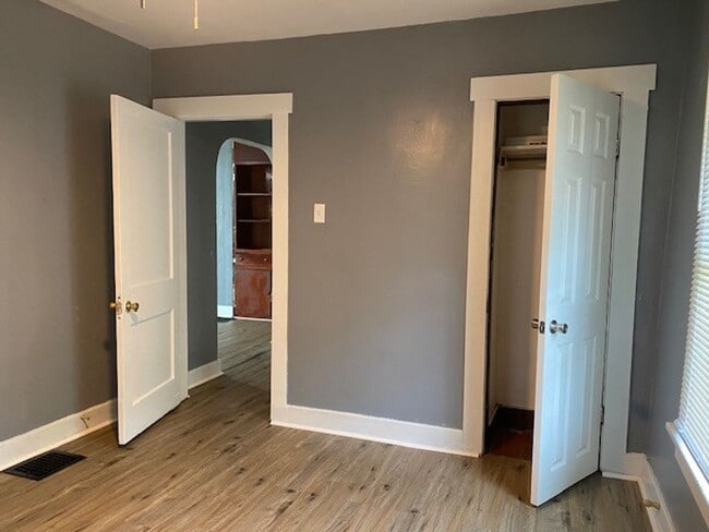 Building Photo - Two bedroom, one bath home located in Dayton*