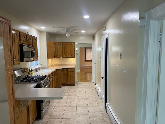 Building Photo - 1428 Fowler Ave